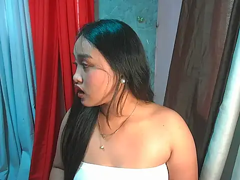 Snapshot of ur_truelyhot_dre chatting on April 15, 5:36 am ur truelyhot dre online show from April 15, 5:36 am