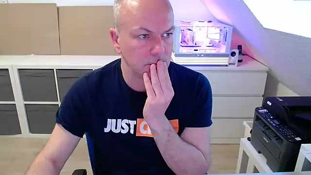 ChatMax30xxx online show from April 7, 7:20 am