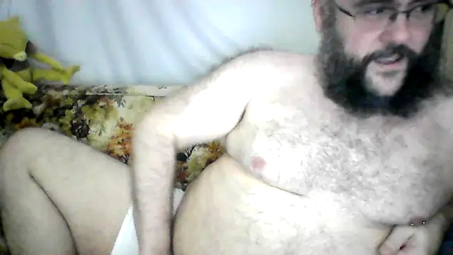 Snapshot of BriTheTopBear chatting on April 20, 4:48 am BriTheTopBear online show from April 20, 4:48 am