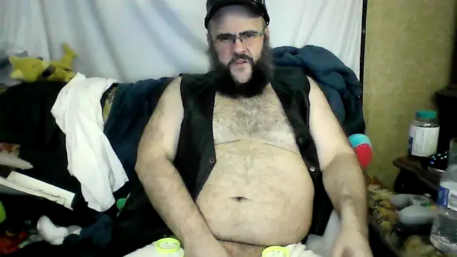 Snapshot of BriTheTopBear chatting on May 6, 12:52 am BriTheTopBear online show from May 6, 12:52 am