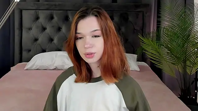 Snapshot of FoxLisa chatting on April 24, 8:33 pm FoxLisa online show from April 24, 8:33 pm