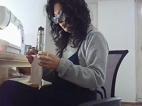 luly mariposa online show from May 4, 11:39 am