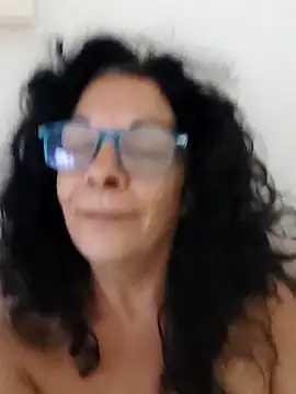 luly mariposa online show from May 5, 3:25 am