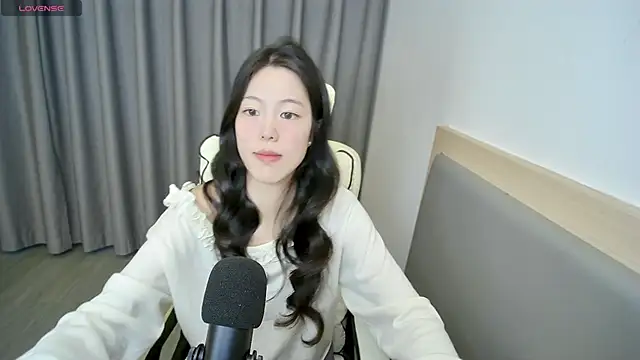 Snapshot of yizhixiaolulu chatting on April 7, 6:14 am yizhixiaolulu online show from April 7, 6:14 am