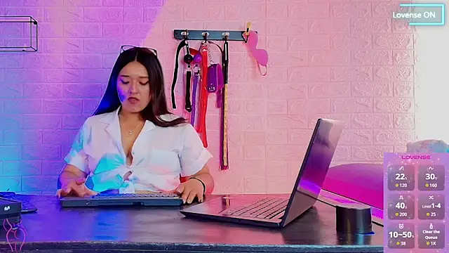 Snapshot of Bdsm_Kiara chatting on April 8, 1:55 pm Bdsm Kiara online show from April 8, 1:55 pm