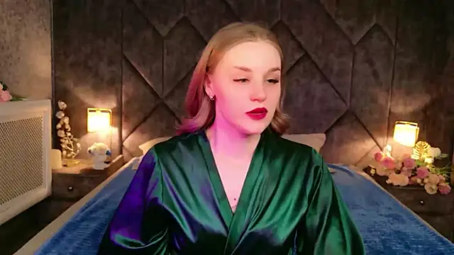 Snapshot of Molly_Voses chatting on May 27, 9:01 pm Molly Voses online show from May 27, 9:01 pm