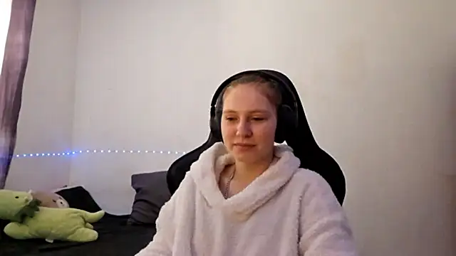 Snapshot of WesleyFrohling chatting on April 8, 9:09 am WesleyFrohling online show from April 8, 9:09 am