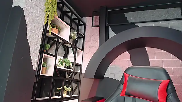 Snapshot of TINIFOX chatting on April 8, 1:33 pm TINIFOX online show from April 8, 1:33 pm