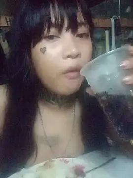 Snapshot of XShihoniLahgi chatting on June 14, 2:24 am XShihoniLahgi online show from June 14, 2:24 am