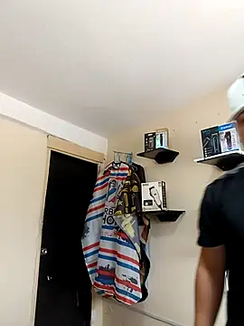 boysexy2207 online show from April 24, 3:36 pm