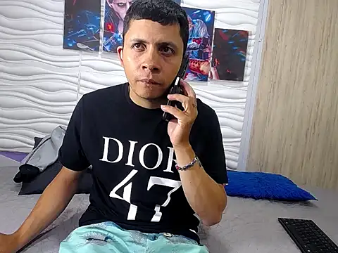Snapshot of romeojupi chatting on April 17, 1:41 am romeojupi online show from April 17, 1:41 am