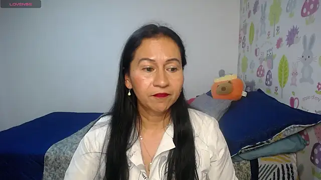 Snapshot of Tyna_b chatting on June 24, 5:28 am Tyna b online show from June 24, 5:28 am