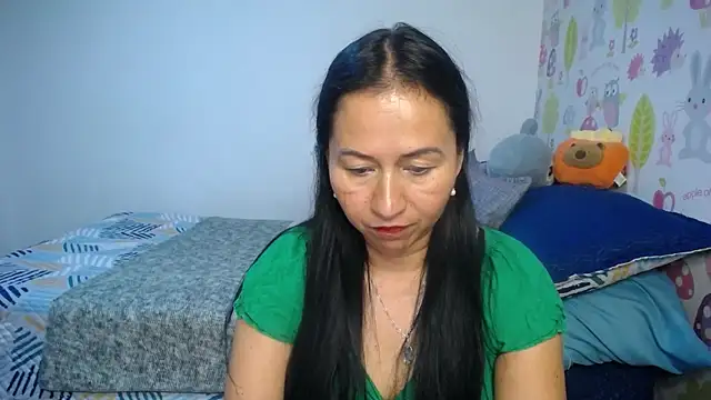 Snapshot of Tyna_b chatting on July 1, 11:04 pm Tyna b online show from July 1, 11:04 pm