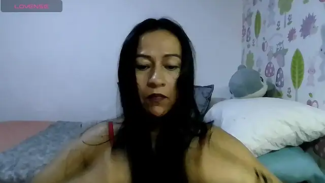 Snapshot of Tyna_b chatting on July 27, 4:08 am Tyna b online show from July 27, 4:08 am