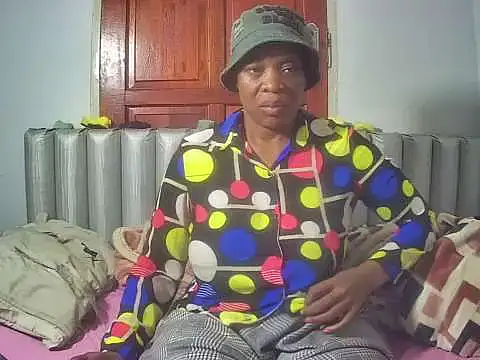 JoyceQueen7 online show from April 6, 9:05 pm