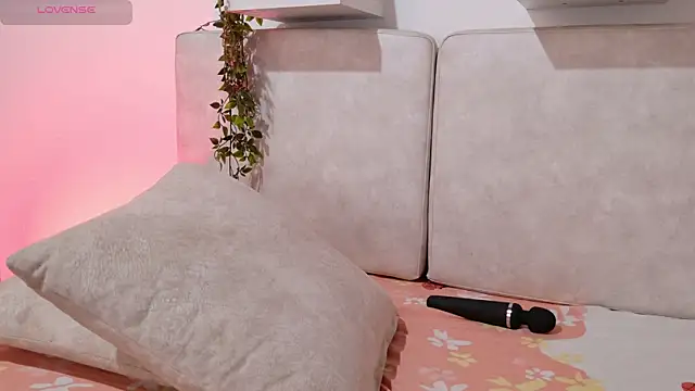 Snapshot of Hanni_Dulce_ chatting on April 8, 12:16 pm Hanni Dulce online show from April 8, 12:16 pm