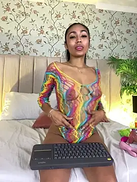 Snapshot of VegaSara chatting on April 6, 10:22 pm VegaSara online show from April 6, 10:22 pm