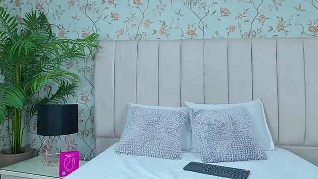 Snapshot of VegaSara chatting on May 9, 6:13 pm VegaSara online show from May 9, 6:13 pm