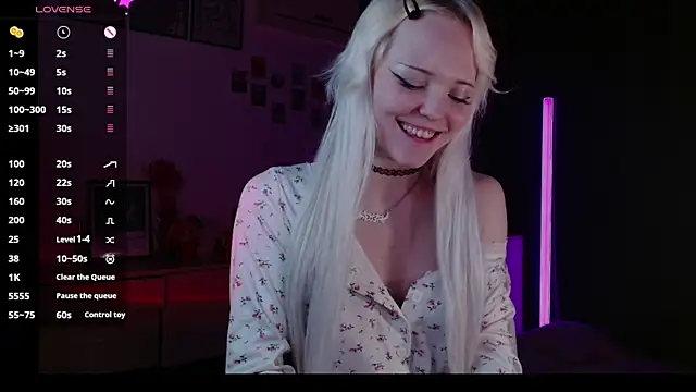 Snapshot of evianlui chatting on May 1, 12:59 am evianlui online show from May 1, 12:59 am