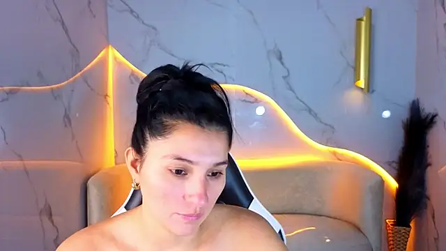 Snapshot of Alisson_tx_ chatting on May 6, 7:41 pm Alisson tx online show from May 6, 7:41 pm