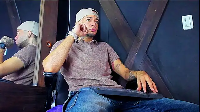 Daniel huge22 online show from April 29, 1:37 pm