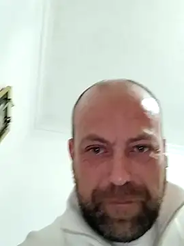 Snapshot of dkay80 chatting on April 6, 10:44 pm dkay80 online show from April 6, 10:44 pm