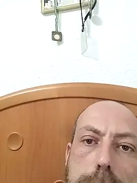 Snapshot of dkay80 chatting on April 9, 2:22 am dkay80 online show from April 9, 2:22 am