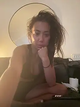 naughtyfriendsplay online show from June 14, 3:52 am