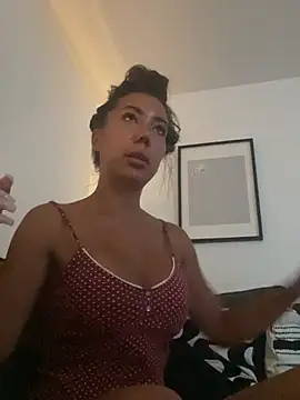 naughtyfriendsplay online show from June 27, 4:39 am