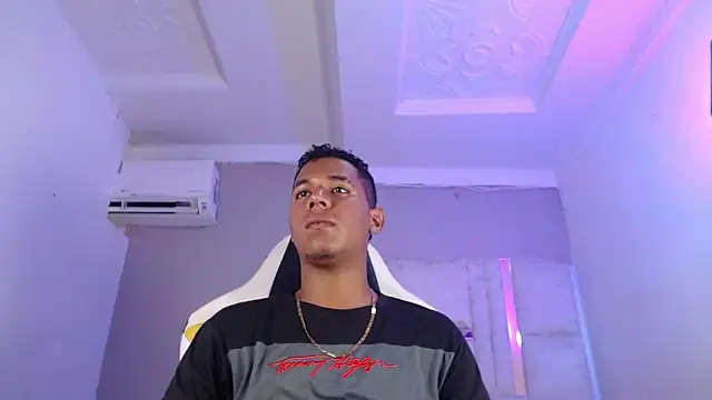 Snapshot of Leo_444_ chatting on April 9, 12:54 pm Leo 444 online show from April 9, 12:54 pm