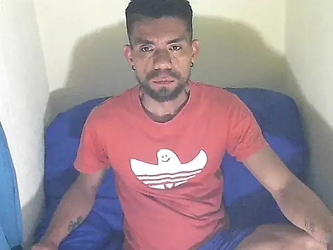 Snapshot of thomas2wood chatting on June 23, 12:08 am thomas2wood online show from June 23, 12:08 am