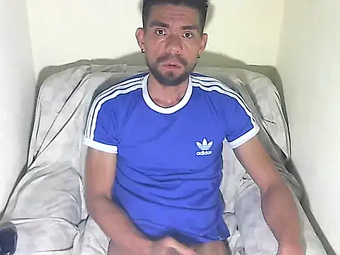 Snapshot of thomas2wood chatting on July 1, 11:04 pm thomas2wood online show from July 1, 11:04 pm