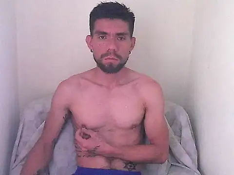 Snapshot of thomas2wood chatting on July 5, 9:44 pm thomas2wood online show from July 5, 9:44 pm