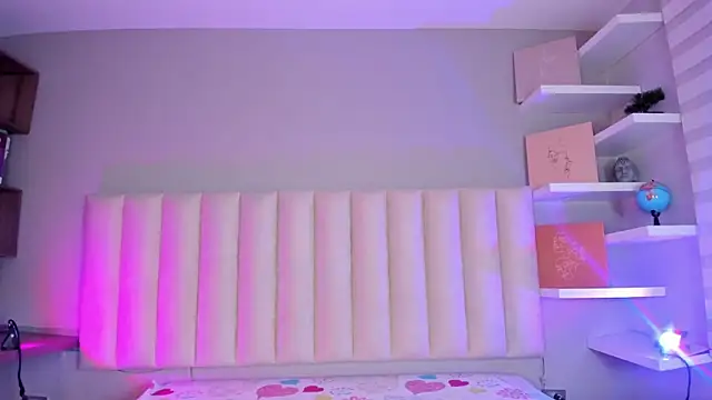 Snapshot of Cherry_bom1 chatting on April 7, 4:13 am Cherry bom1 online show from April 7, 4:13 am