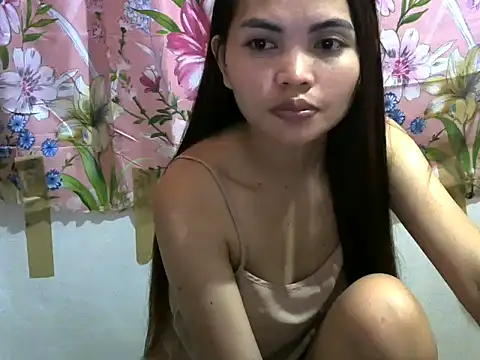 petitegirl123 online show from April 7, 1:11 pm