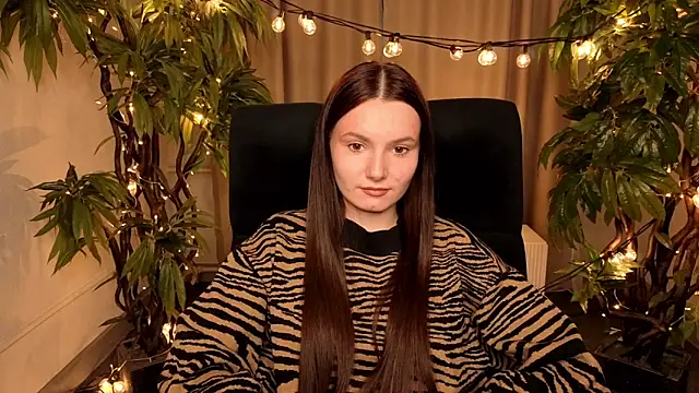 MarieFuller online show from April 8, 11:54 am