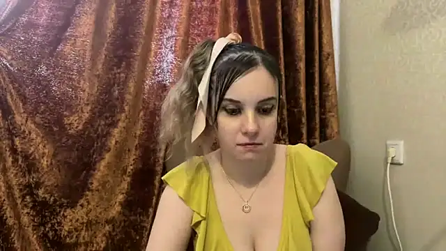 Snapshot of SakuraBliss_ chatting on June 17, 10:28 am SakuraBliss online show from June 17, 10:28 am