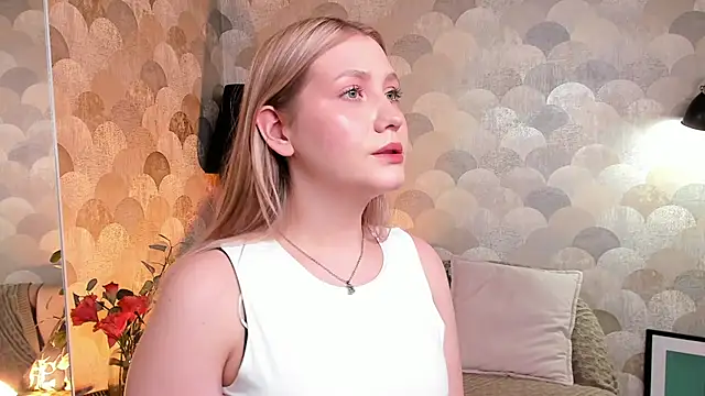 Snapshot of Emilicious chatting on April 19, 1:32 pm Emilicious online show from April 19, 1:32 pm
