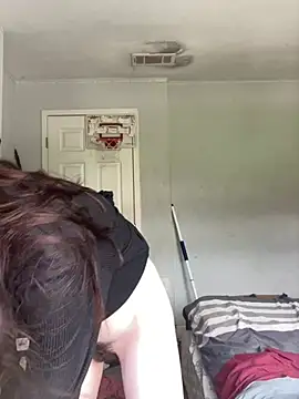 Munchkinbaby72318 online show from August 2, 2:37 pm