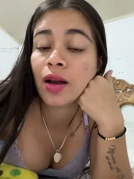 Snapshot of Kloe_zaf chatting on April 21, 10:56 pm Kloe zaf online show from April 21, 10:56 pm