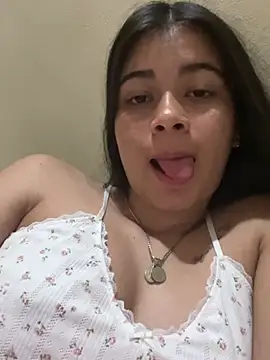 Snapshot of Kloe_zaf chatting on May 8, 5:24 am Kloe zaf online show from May 8, 5:24 am