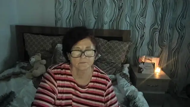 Snapshot of CatherineRowe chatting on January 6, 4:02 pm CatherineRowe online show from January 6, 4:02 pm