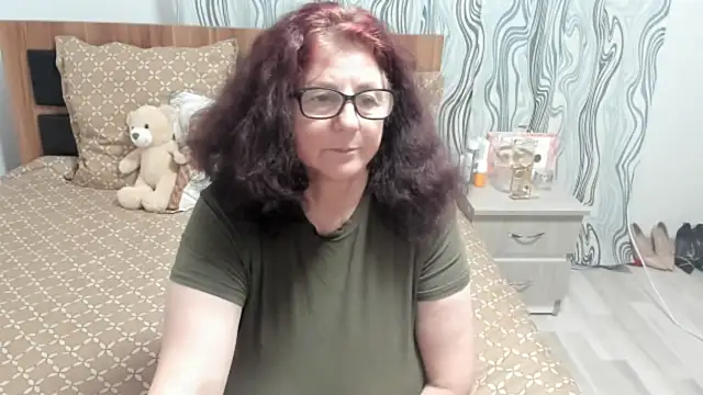 Snapshot of CatherineRowe chatting on January 11, 8:11 am CatherineRowe online show from January 11, 8:11 am