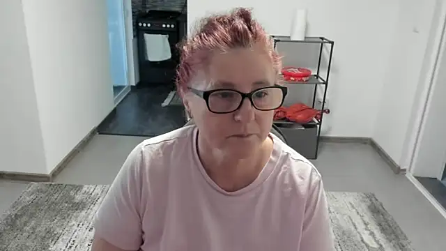 Snapshot of CatherineRowe chatting on January 18, 8:31 am CatherineRowe online show from January 18, 8:31 am