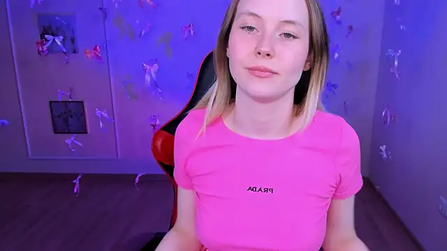 Snapshot of yourella chatting on April 7, 11:15 pm yourella online show from April 7, 11:15 pm