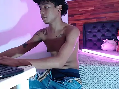 Snapshot of aarom_ chatting on April 10, 9:30 pm aarom online show from April 10, 9:30 pm