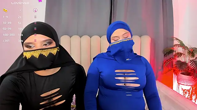 Snapshot of aziza_dalila02 chatting on April 10, 3:45 am aziza dalila02 online show from April 10, 3:45 am