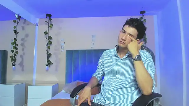 Snapshot of angel_of_sinn chatting on April 15, 4:30 am angel of sinn online show from April 15, 4:30 am