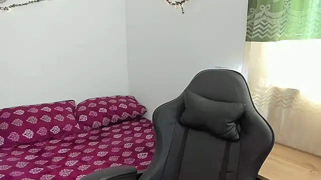  iamrousie  online show from April 17, 1:58 pm