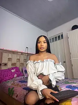 pocahontasbaby  online show from May 27, 5:26 am